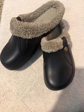 Women's Black Fleece-Lined Slip-On Slippers